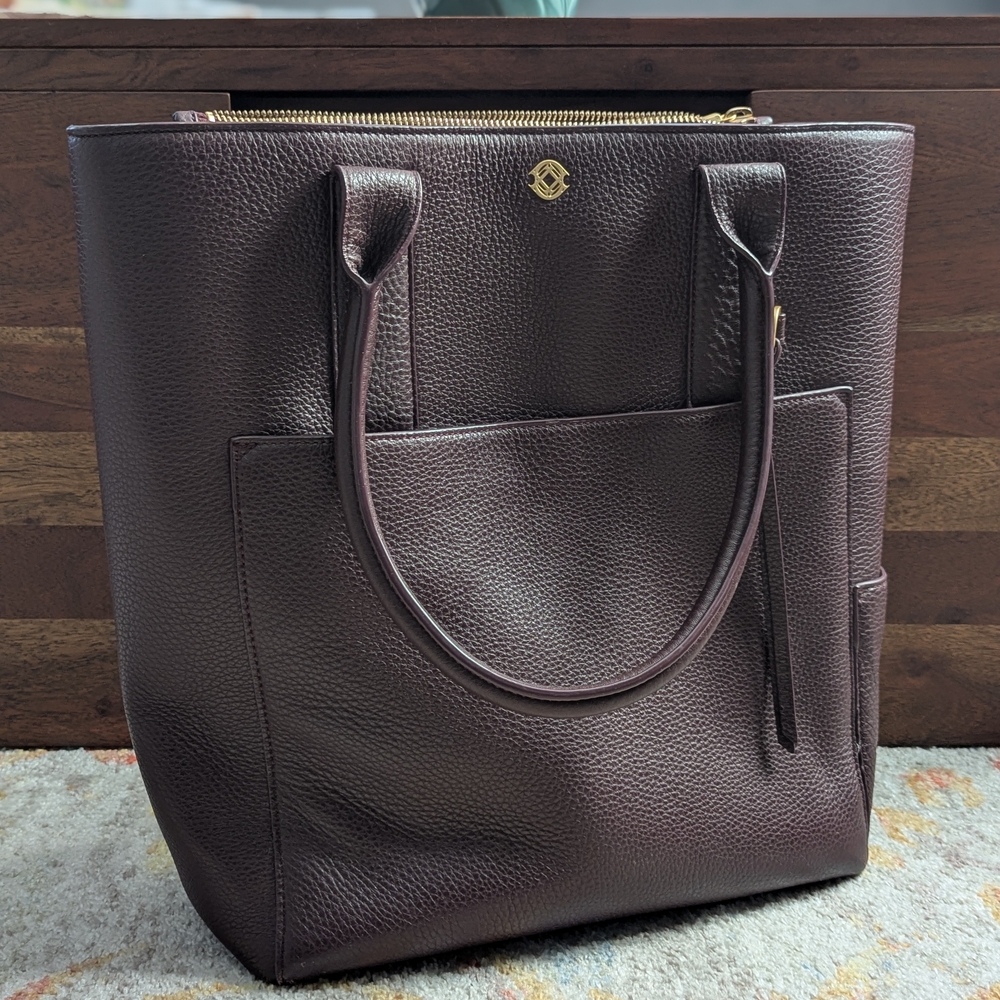 Elegant Textured Leather Tote Bag